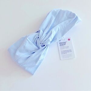 Lululemon Womens Ribbed Nulu Twist-Front Headband
Windmill
